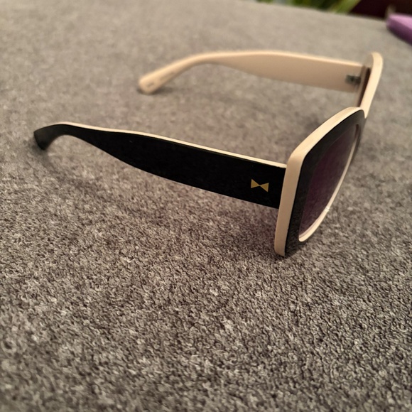 Sunglasses Lauren Conrad light pink and black oversized - Picture 2 of 12